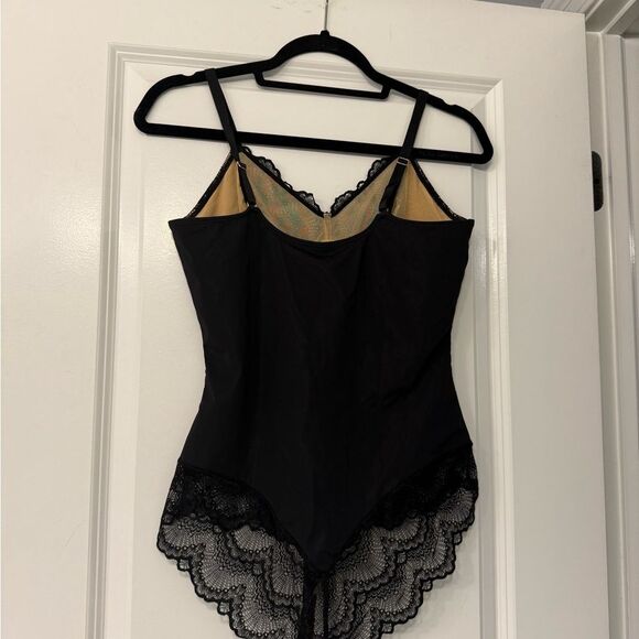 Pinsy Lace Shapewear Bodysuit - Picture 6 of 9